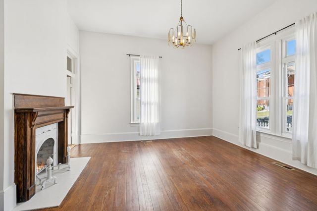 911 S High St, Columbia, TN 38401