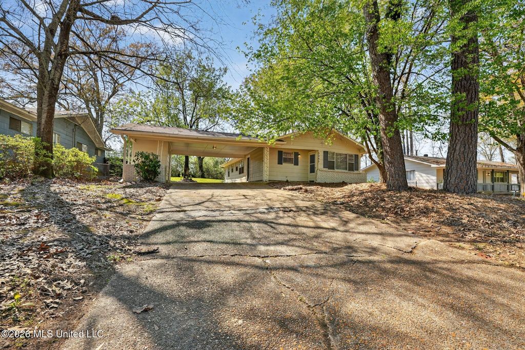 3085 Bienville Drive, Jackson, MS 39212