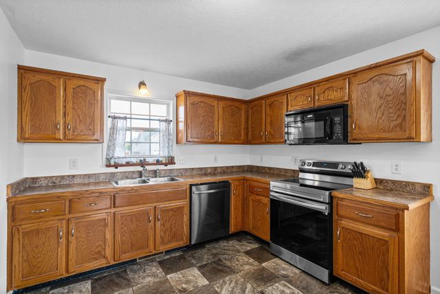 3796 Cindy Jo DR, Clarksville, TN 37040