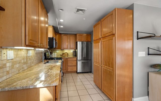15 Lexington Terrace 1, Waltham, MA 02452