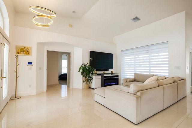 6960 NW Denargo St, Port St Lucie, FL 34983