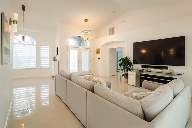 6960 NW Denargo St, Port St Lucie, FL 34983