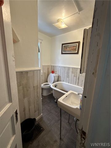 623 Chestnut Avenue, Niagara Falls, NY 14305