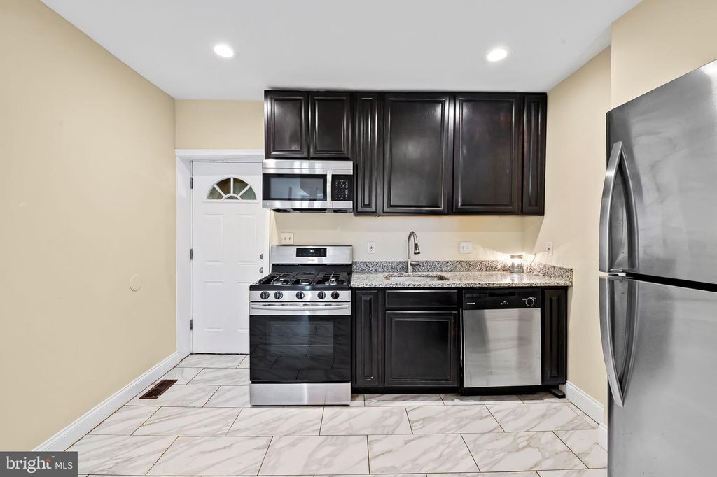 Image 8 of property listing at 307 FAGLEY ST, Baltimore, MD 21224