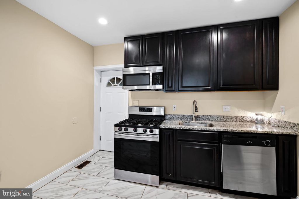 Image 9 of property listing at 307 FAGLEY ST, Baltimore, MD 21224