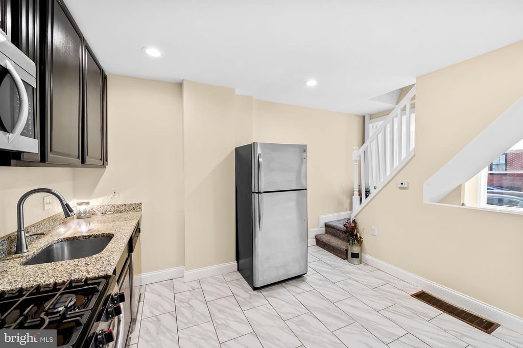 Image 10 of property listing at 307 FAGLEY ST, Baltimore, MD 21224