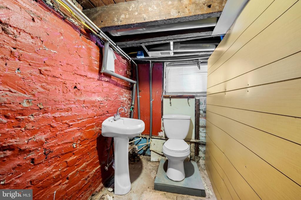 Image 19 of property listing at 307 FAGLEY ST, Baltimore, MD 21224