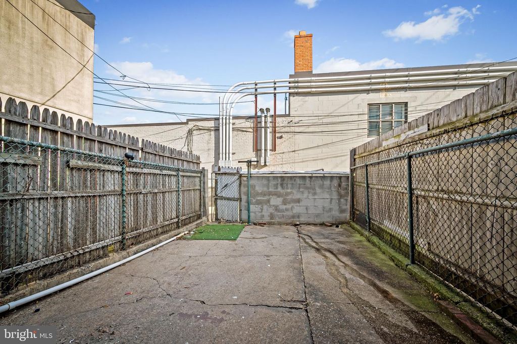 Image 20 of property listing at 307 FAGLEY ST, Baltimore, MD 21224