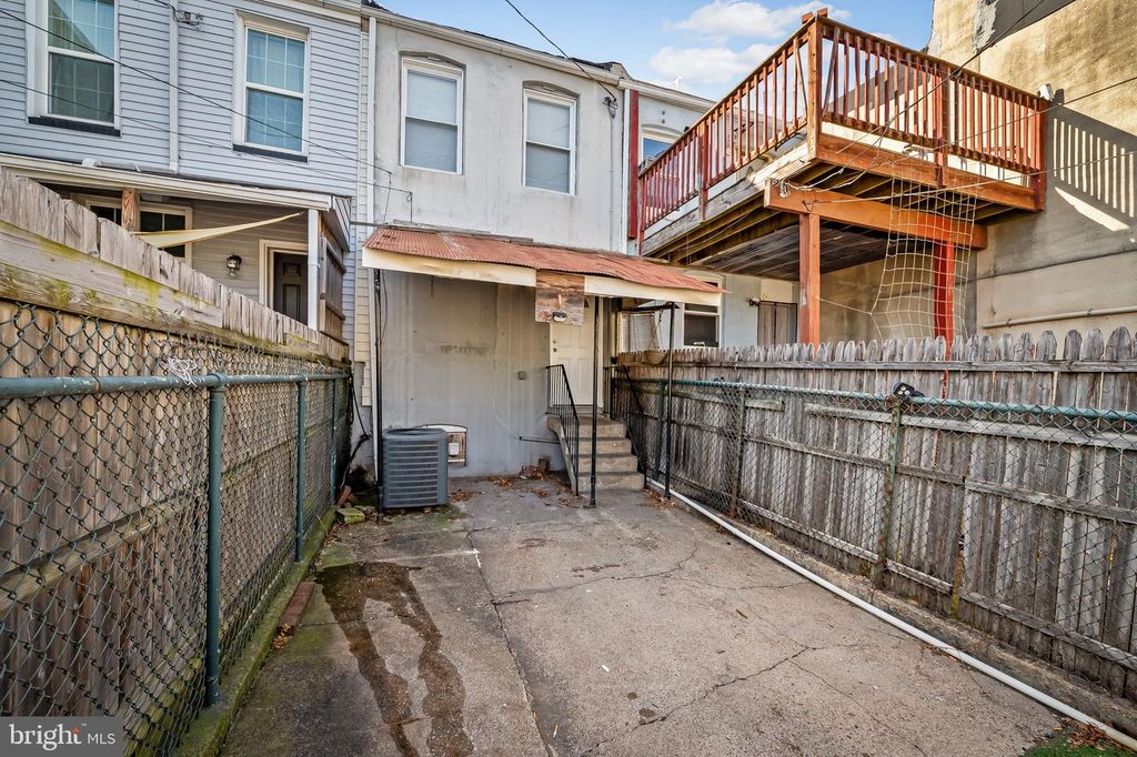 Image 21 of property listing at 307 FAGLEY ST, Baltimore, MD 21224