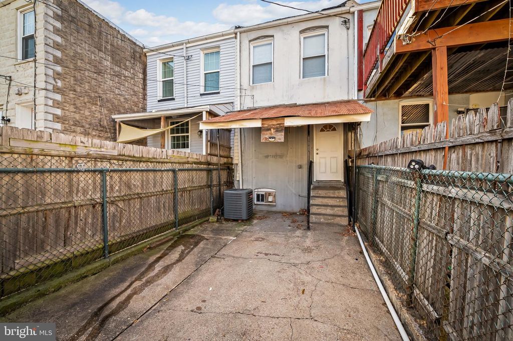 Image 22 of property listing at 307 FAGLEY ST, Baltimore, MD 21224