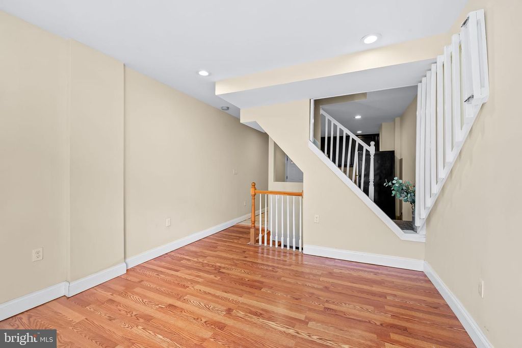 Image 5 of property listing at 307 FAGLEY ST, Baltimore, MD 21224