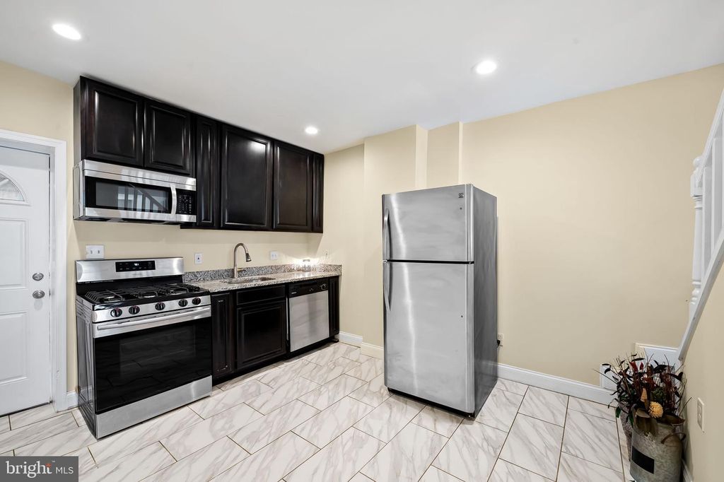 Image 6 of property listing at 307 FAGLEY ST, Baltimore, MD 21224