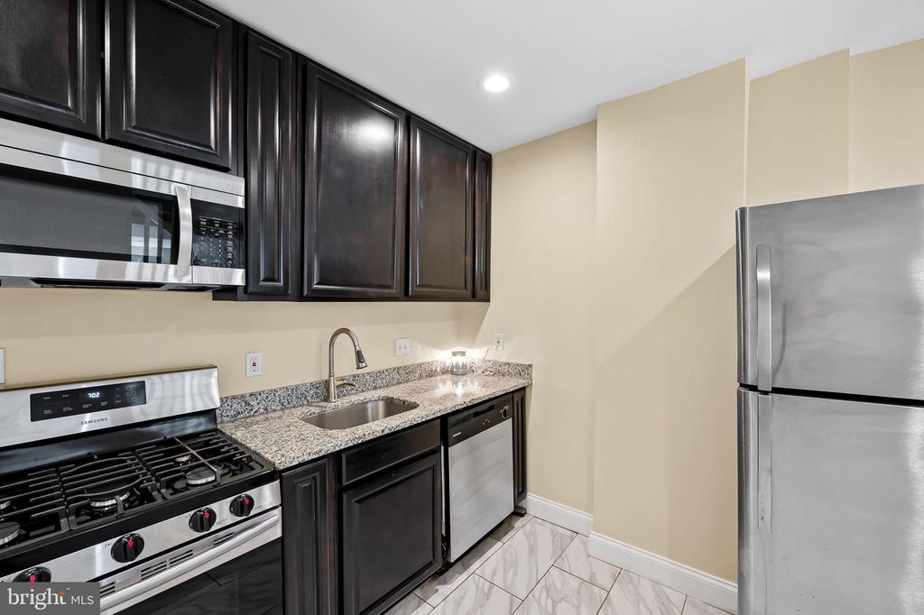 Image 7 of property listing at 307 FAGLEY ST, Baltimore, MD 21224