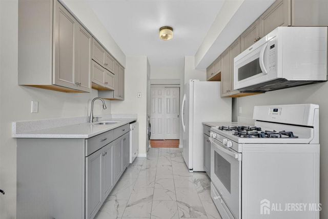94 Beverly Hill Terrace F, Woodbridge Proper, NJ 07095