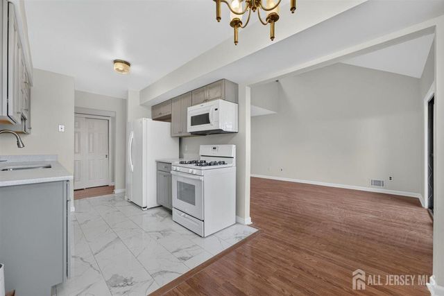 94 Beverly Hill Terrace F, Woodbridge Proper, NJ 07095