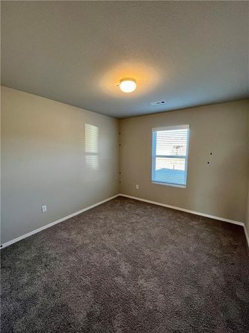 909 Egret Road, Fayetteville, AR 72701