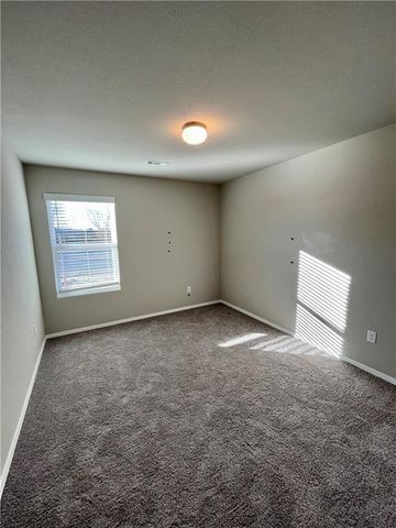 909 Egret Road, Fayetteville, AR 72701