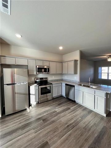 909 Egret Road, Fayetteville, AR 72701