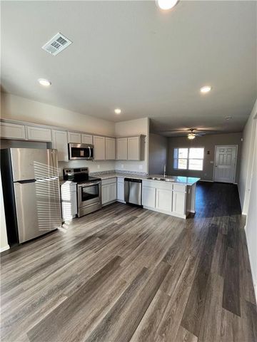 909 Egret Road, Fayetteville, AR 72701