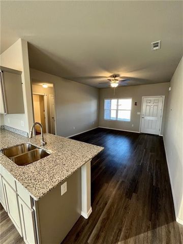 909 Egret Road, Fayetteville, AR 72701
