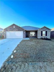 909 Egret Road, Fayetteville, AR 72701
