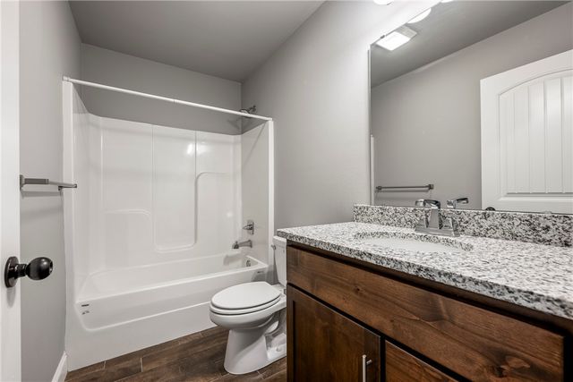 6002 Hoover Street, Bentonville, AR 72713