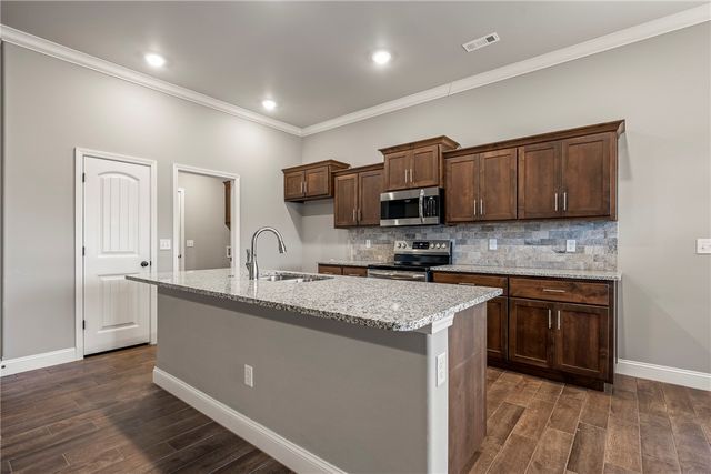 6002 Hoover Street, Bentonville, AR 72713