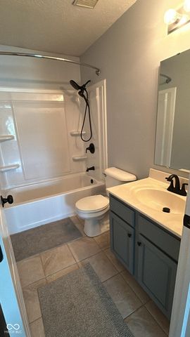 5400 Wakefield Drive S, Greenwood, IN 46142