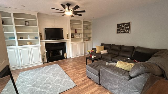 5400 Wakefield Drive S, Greenwood, IN 46142