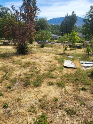 755 Ort Lane, Merlin, OR 97532