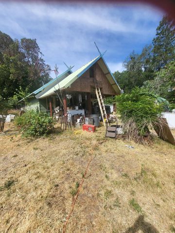 755 Ort Lane, Merlin, OR 97532