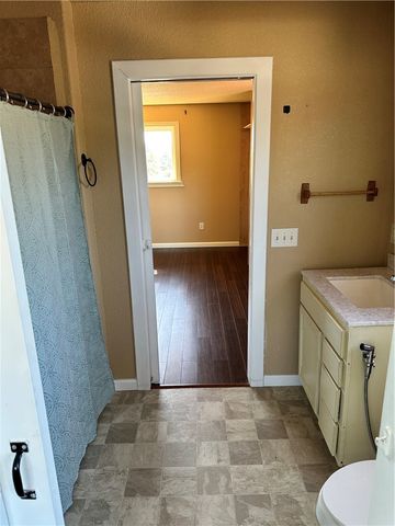 469076 E 595 Road, Watts, OK 74964