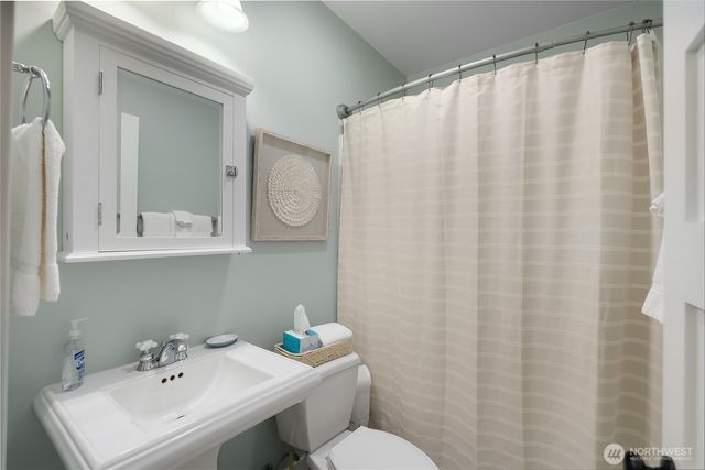 17 Beach Cabin Lane, Pacific Beach, WA 98571