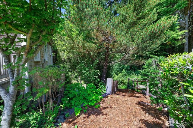 17 Beach Cabin Lane, Pacific Beach, WA 98571