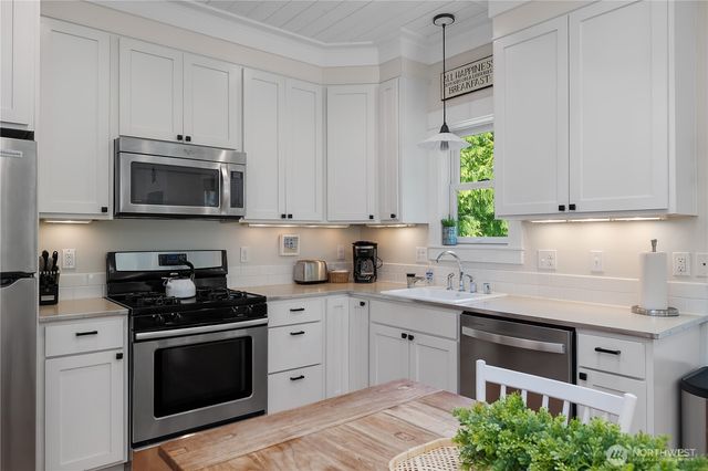 17 Beach Cabin Lane, Pacific Beach, WA 98571