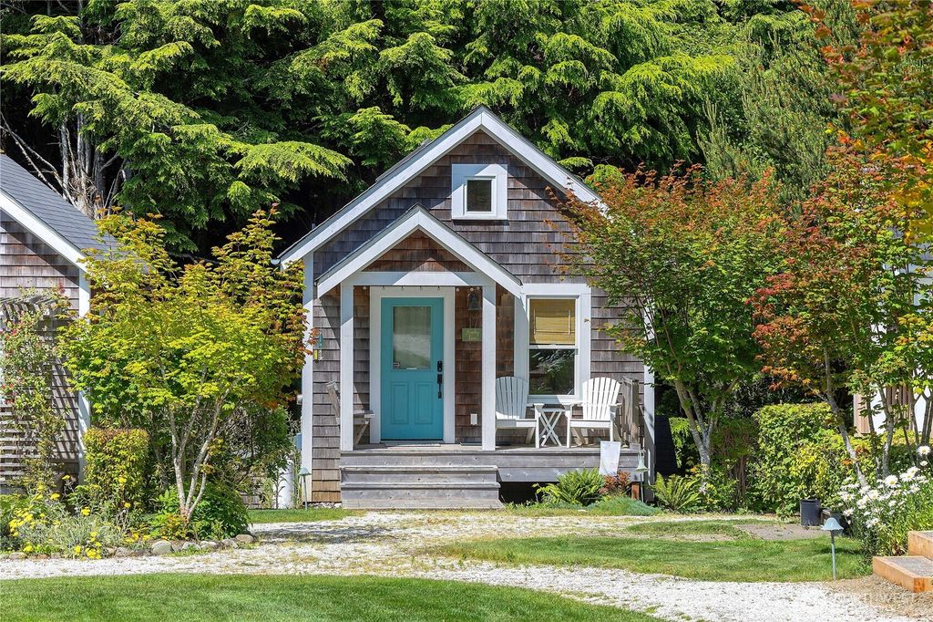 17 Beach Cabin Lane, Pacific Beach, WA 98571
