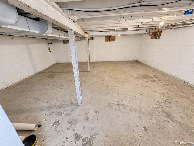 2401 Raskob Street, Flint, MI 48504