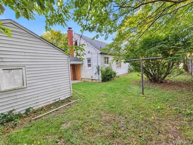 2401 Raskob Street, Flint, MI 48504