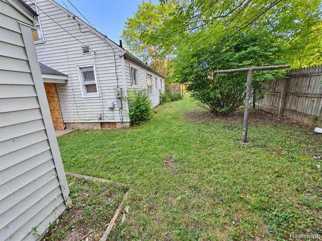 2401 Raskob Street, Flint, MI 48504