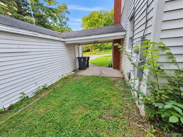 2401 Raskob Street, Flint, MI 48504