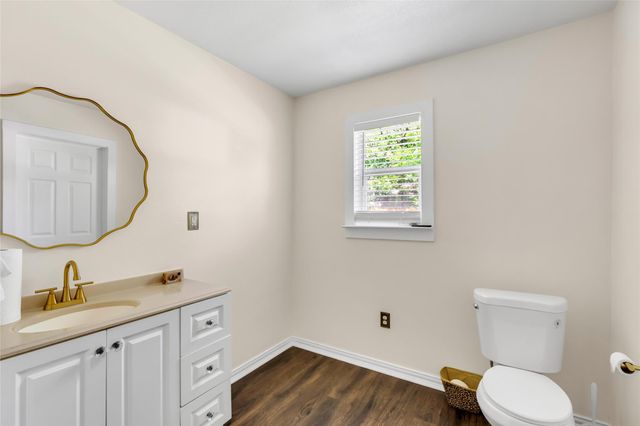 204 Kerry Road, Highlands, TX 77562