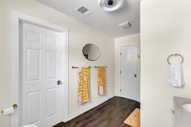 204 Kerry Road, Highlands, TX 77562