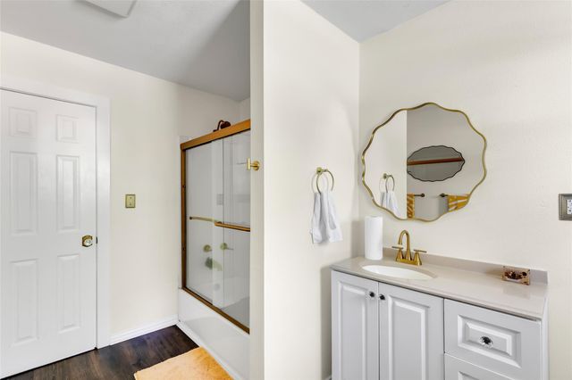 204 Kerry Road, Highlands, TX 77562