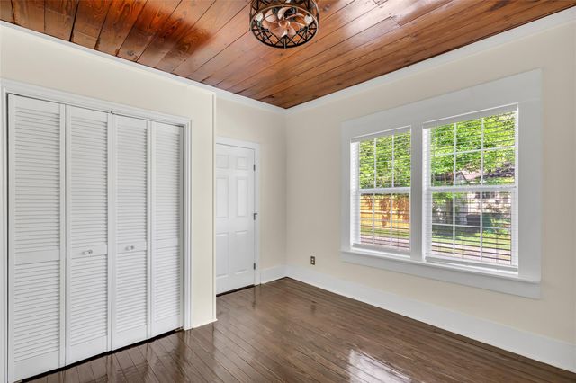 204 Kerry Road, Highlands, TX 77562