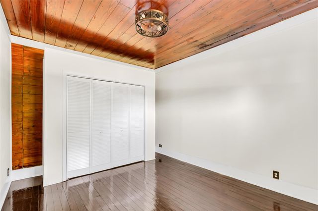 204 Kerry Road, Highlands, TX 77562