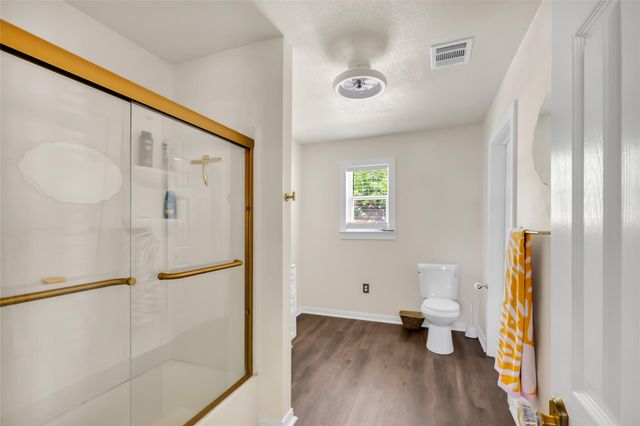 204 Kerry Road, Highlands, TX 77562