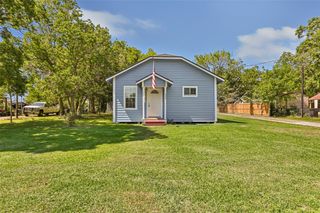 204 Kerry Road, Highlands, TX 77562