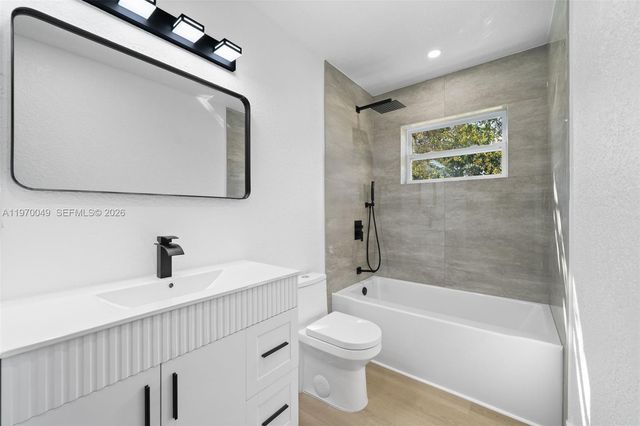 2241 Hope St, Hollywood, FL 33020