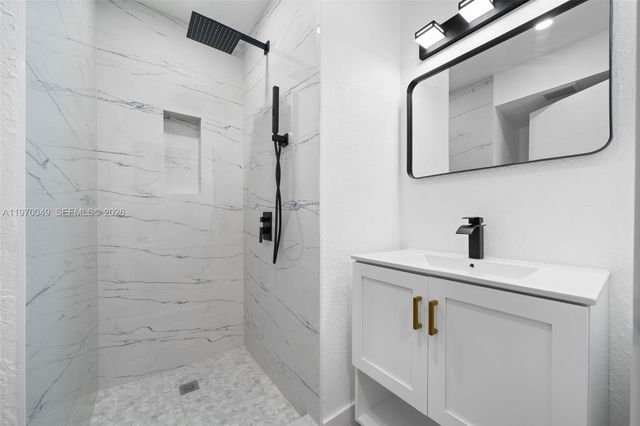 2241 Hope St, Hollywood, FL 33020