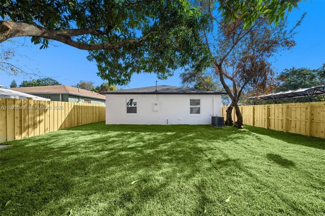 2241 Hope St, Hollywood, FL 33020